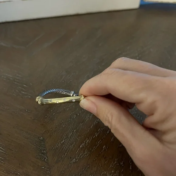 Cable bangle with diamonds by David Yurman - Picture 4 of 5